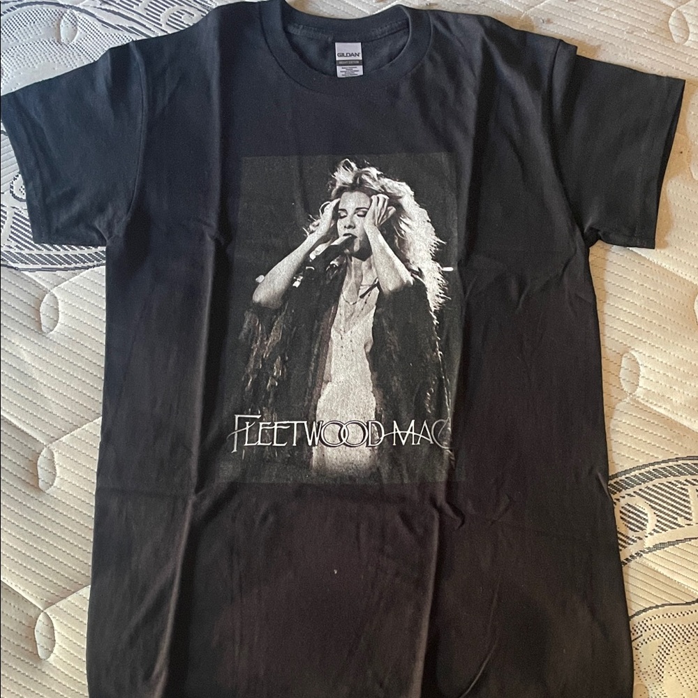 Gildan Black Fleetwood Mac Graphic Tee